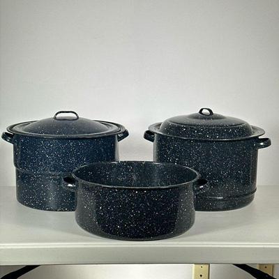 (3pc) Lobster Pots | Blue speckled enameled pots and two lid. - h. 9 x dia. 14.5 in (tallest)