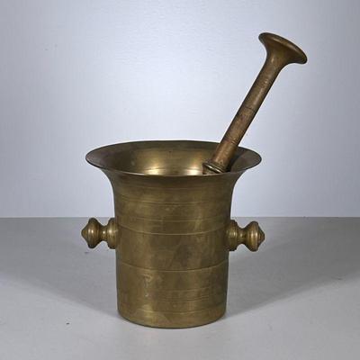 BRASS MORTAR & PESTLE | Large brass mortar & pestle. - h. 10 x dia. 6 in