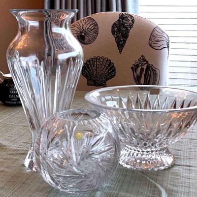 Crystal vases center bowl