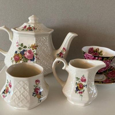 Sadler teapot creamer and sugar bowl