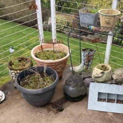 Flower pots and yard art
