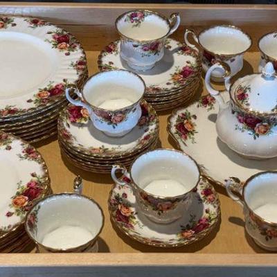 Old country roses by royal albert