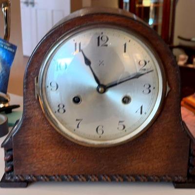 Vintage mantle clock