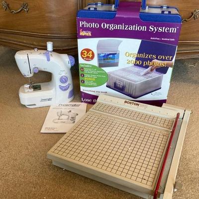 Dressmaker deluxe sewing machine