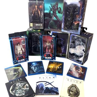 Alien Action Figure And Movie Collection 