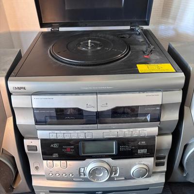 GPX S7794 - Turntable, Cassette Recorder, CD Player, Radio w/Speakers