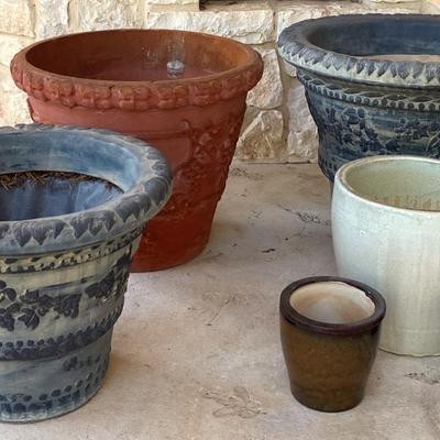 Lot of assorted pots 