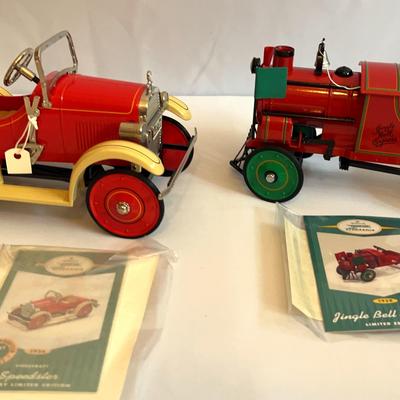 Hallmark  Kitty Car Classics: 1926 Steelcraft Speedster & Jingle Bell Express Limited Edit