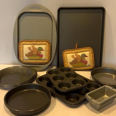 Time To Bake- Wilton -Cake,Muffins, Small Loaf Pans-Pyrex  & Ekco Bakers Pans