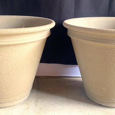 Set of Lightweight planters 