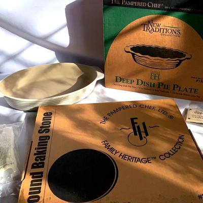 The Pampered Chef Mix Lot Baking Dishes And More!