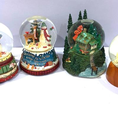 Let It Snow, Let It Snow, Let It Snow(globe)!