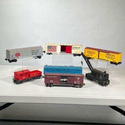 (7pc) LIONEL BOX CARS AND OTHER | Including a Pennsylvania box car, America’s railroad box car; a yellow Apples from Yakima Valley,...