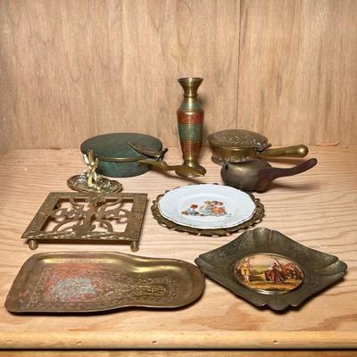 MIXED BRASS & OTHER ITEMS | Mixed lot of brass & other metal items including: plates/platters, vase, and more.

