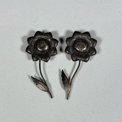 (2pc) Sterling Salt and Pepper Shakers | Flower shaped salt and pepper shakers.. Back caps remove for filling, with "sterling"...