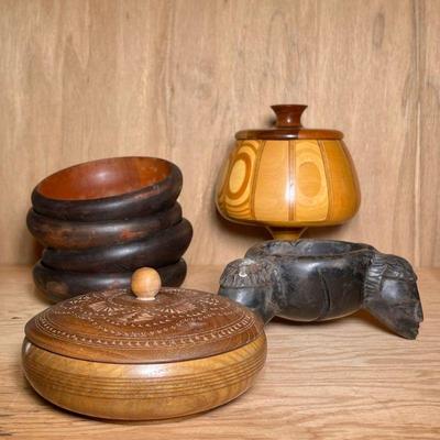 (7pc) CARVED WOOD BOWLS | Carved wood bowls, lidded compotes, and other. - h. 8.5 x dia. 6.5 in

