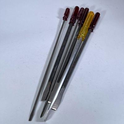 (6pc) OLD FORGE USA & OTHER LARGE SCREWDRIVERS | Large steel flathead screwdrivers by Old Forge USA & other. Dimensions: w. 1.5 x...