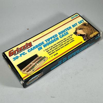 Grizzly Router Bit Set | A variety of 30 carbide tipped router bits in a tidy wooden case. - w. 8 x l. 18 in

