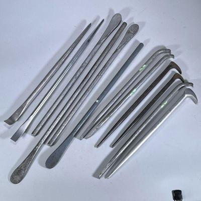 (12pc) PRY BARS | Mixed lot of large pry-bars, punches, and chisels. - w. 1.5 x l. 30 in (largest)
