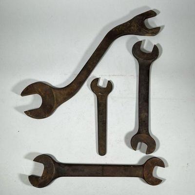 (4pc) Very Large Wrenches | Three double-ended, one with angled arm. - l. 25 in (largest)

