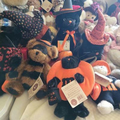 Holiday plush celebration