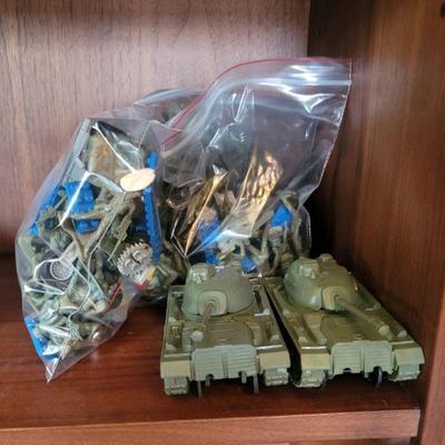 Plastic army figures & vehicles