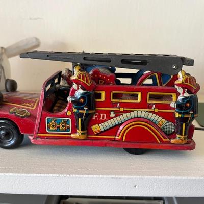 Vintage tin lithographed fire truck, circa 1940, by SSS