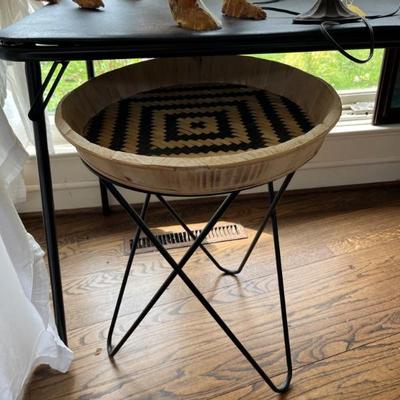 cute table with hairpin legs