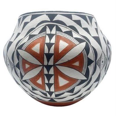 Lot 011   
Laguna Polychrome Jar by Lee Ann Cheromiah