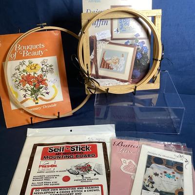 Round Embroidery Hoops, Counted Thread Crosstitch Book, Self Stick, Mounted Board Lace Insert