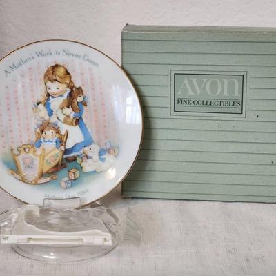 AVON Collectible Plate - A Mother's Work Is Never Done 1988 Mother's Day Plate white Version