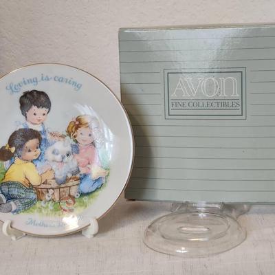 AVON - Collectible Plate Loving Is Caring Mother's Day 1989