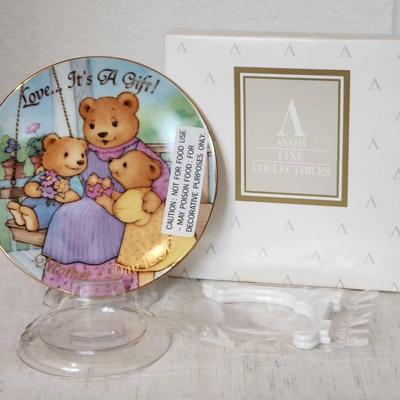 AVON Collectible Plate "Love... It's A Gift" 1996 Mother's Day Plate