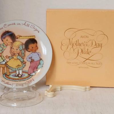 AVON Mother's Day Plate - 1984 Love Comes In All Sizes