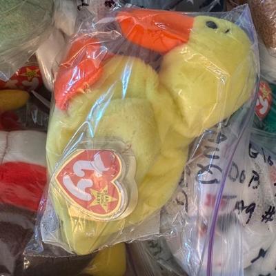 HUGE COLLECTION OF BEANIE BABIES