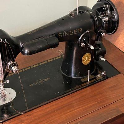 1930's Antique Singer Sewing Table w/ Machine 