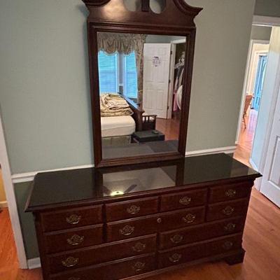 Bedroom Chippendale Style Dresser w/ Mirror 