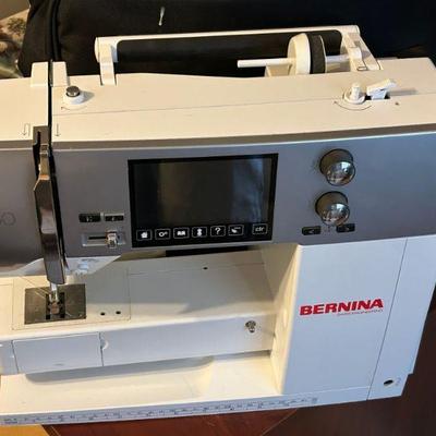 Bernina 560 Sewing, Embroidery and Quilting Machine 