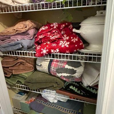 Great selection of linens including tablecloths, sheets, towels, bkankets and quilts. 