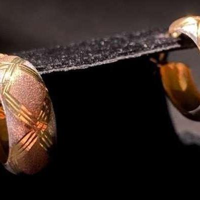 14K Gold Checkerboard Pattern Hoop Earrings