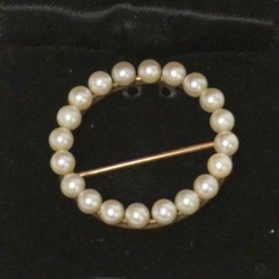 1129	14K LADIES PEARL OVAL PIN WITH 20 PEARLS, APPROXIMATELY 1 IN DIAMETER, 2.45 DWT INCLUDING PEARLS
