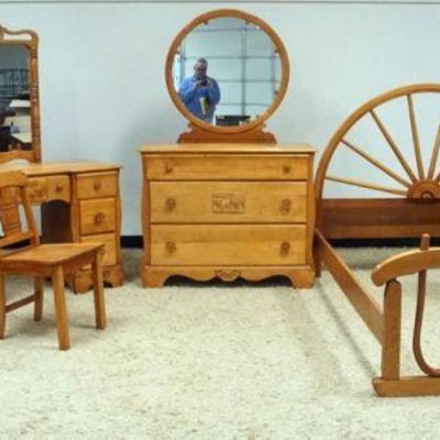 1213	VIRGINIA HOUSE VINTAGE MAPLE WESTERN THEMED 6 PIECE YOUTH BEDROOM SET CA 1930, SET INCLUDES: CEDAR LINED 1 DOOR 5 DRAWER WARDROBE...