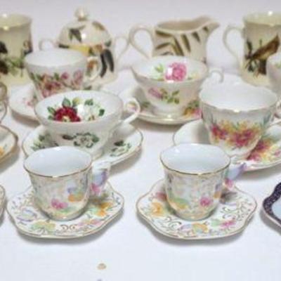 1058	GROUP OF ASSORTED CHINA INCLUDING CUPS & SAUCERS
