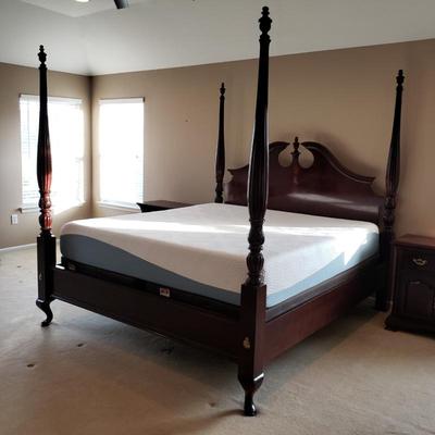 Thomasville Four Poster bed (King)