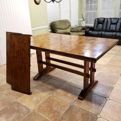 Kitchen/dining table (+2 leaves)