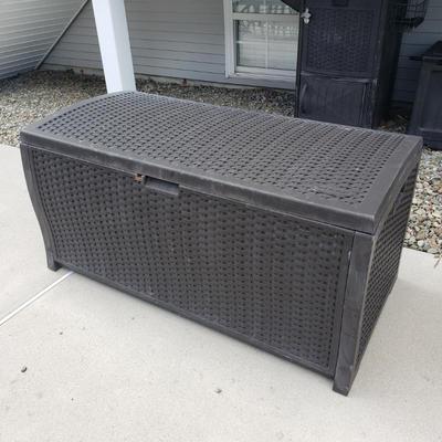 Deck box
