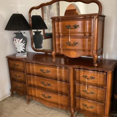 French style dresser-72x21x32
Mirror-36x50
