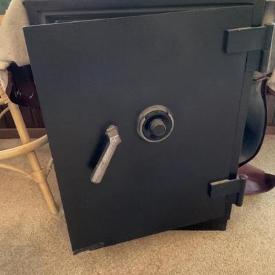 Large and heavy safe-21x29x23