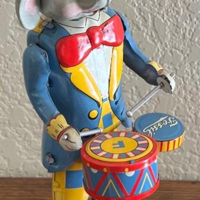 Vintage Fossil Tin Wind Up 8" Drummer Elephant With Key