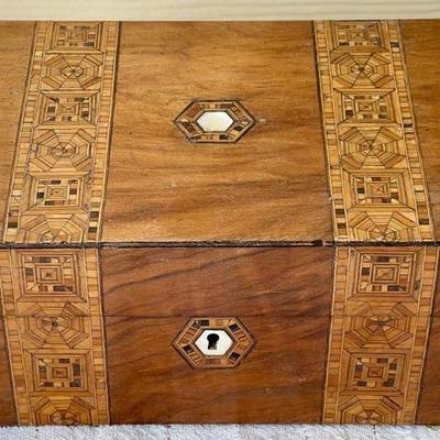Tunbridge Wells Burl Walnut Wood Document Box With Lock Circa 1880 English Inlay Mother Of Pearl 